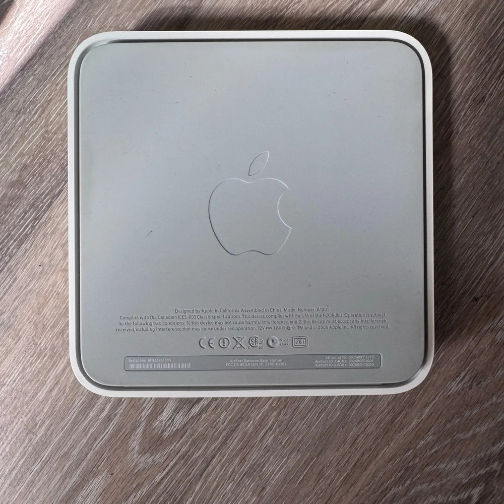 Apple Wireless Router - White - Picture 3 of 4